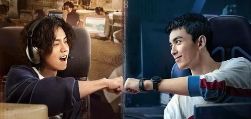 穿越前方|《穿越火线》开播,吴磊、鹿晗不被关注,这家“黑网吧”才是亮点