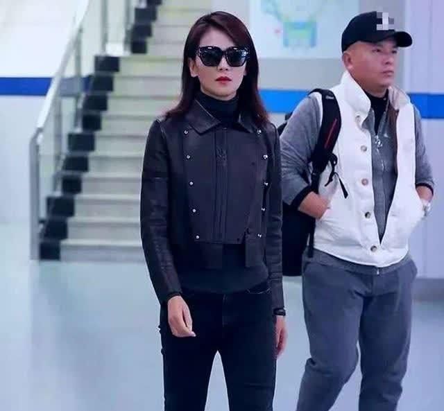  开挂|刘涛成功把老公熬成“爹”，沉迷于健身展示倒立，身材变化像开挂