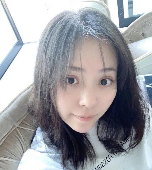  亮相|张靓颖突破亮相说唱综艺，被赞衣品大变好看，素颜也美丽