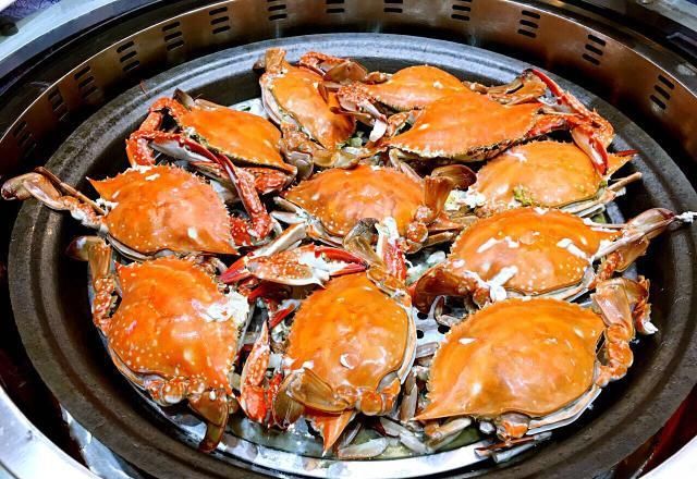  螃蟹|螃蟹别再蒸着吃了，这样一做外酥里又嫩，炒了一大盘硬是不够吃！