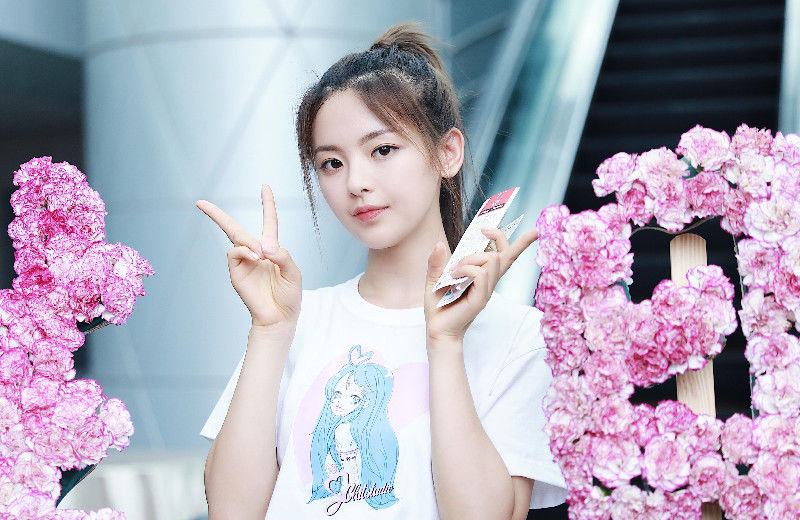  节奏|杨超越现身《快本》很意外，如此出场方式，难道不是要火的节奏？