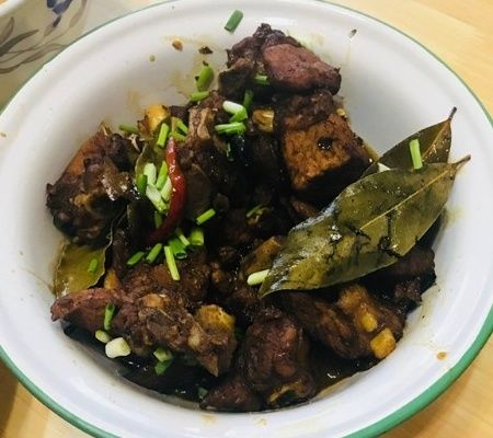 下厨|婚后爸妈来看我，我下厨做了一桌菜招待，吃完饭后婆婆板起了脸！