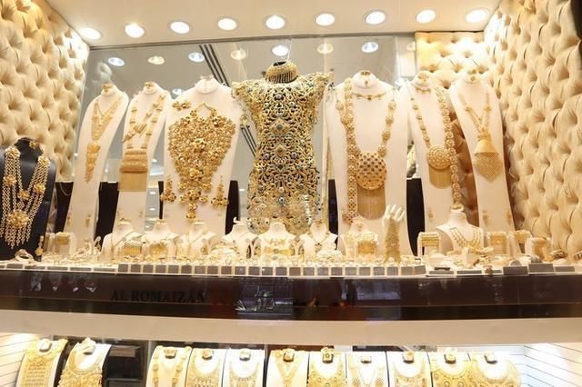 迪拜|迪拜人吃什么?到菜市场转一圈就明白了,帝王蟹、鲨鱼,应有尽有