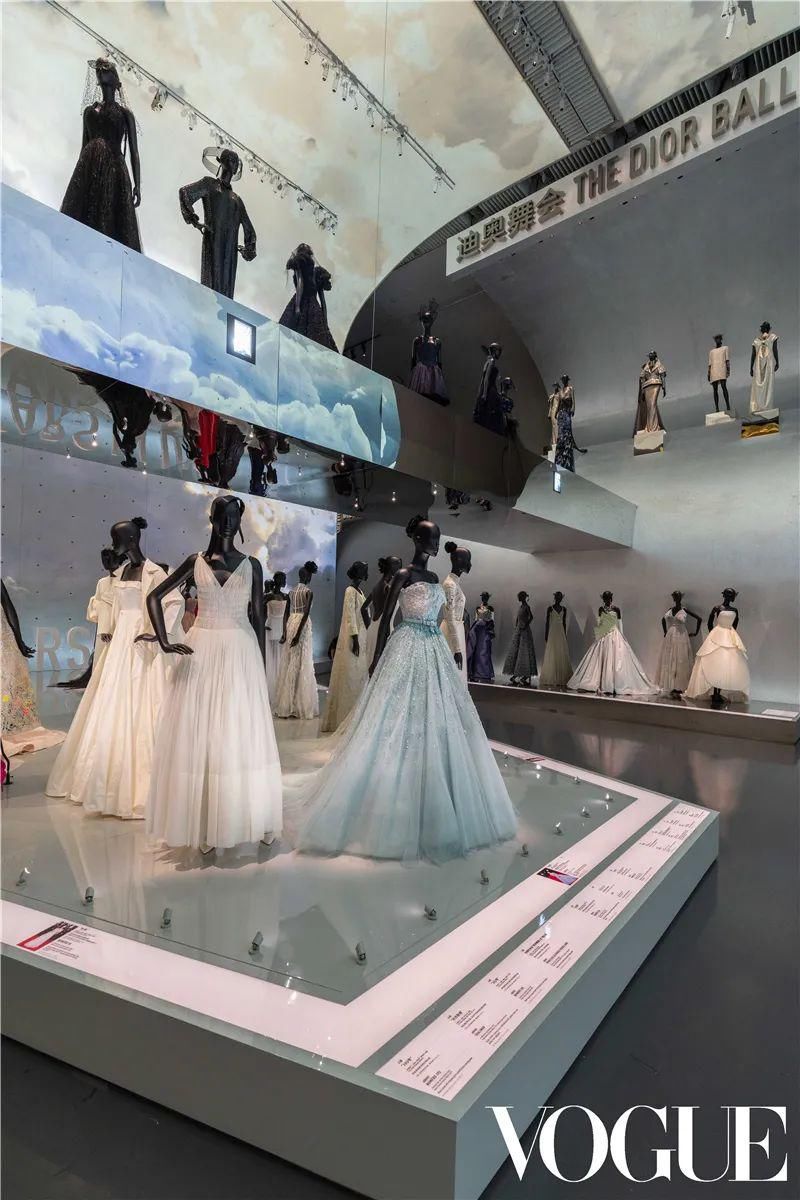  裙子|全世界最美的裙子，都藏在这个展览里