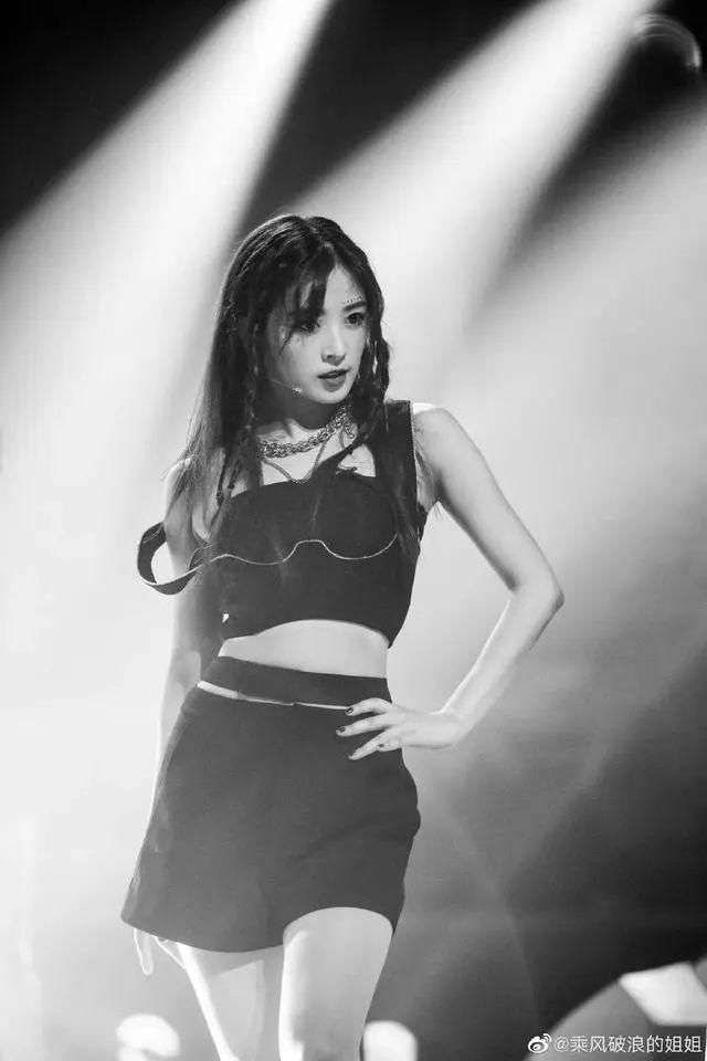  翻天|伊能静黄圣依白冰万茜金晨新造型美翻天！人美路子野斗艳