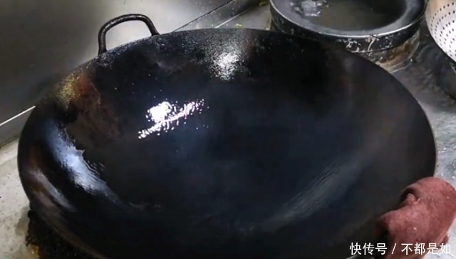 好看|大厨教你煎豆腐,多加“1步”,不粘锅不糊底,色泽好看味道香