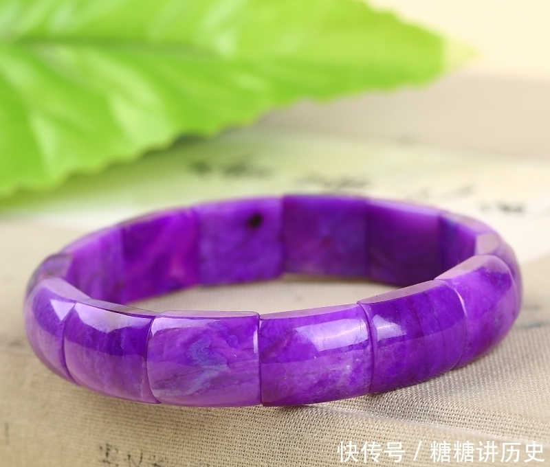 苏纪石|色彩非常特殊的宝石,神秘冷艳的苏纪石