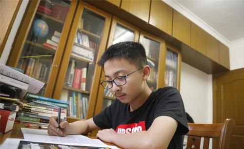 中科大|他6岁与中科大录取通知书拍合影，15岁考取该校少年班，自称：缘分
