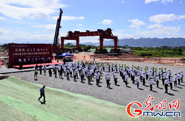 东阳|金甬铁路全线首榀箱梁在浙江东阳预制成功