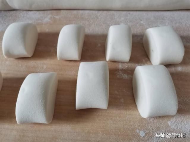  分钟|三伏天蒸馒头，和面时别只加酵母！多加10克它，20分钟就能发满盆