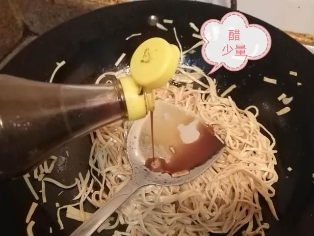 拌豆腐丝|下班回家想吃点可口的，非他莫属了，5分钟搞掂，方便又美味