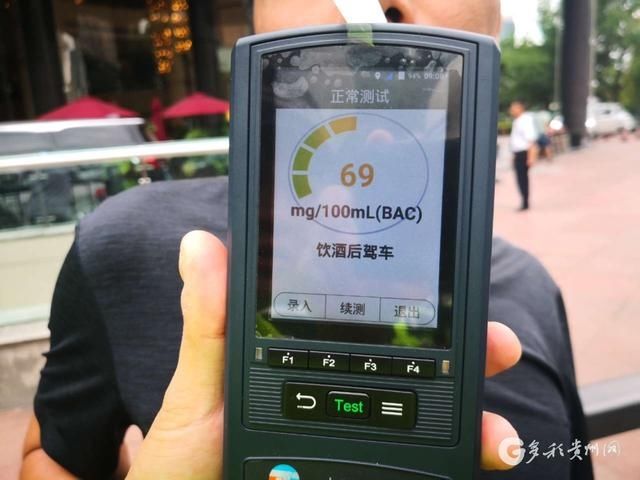  该驾驶员|贵阳一男子驾车强行冲关 都是“隔夜酒”惹的祸