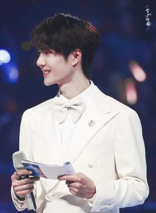  名存实亡|UNIQ名存实亡后，无依无靠的王一博才明白，天天向上对自己多重要