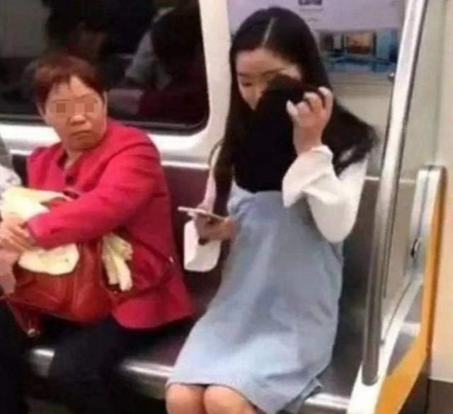 孕妇|地铁抢座不成，大妈越骂越起劲，还诅咒孕妇：你这孩子肯定没