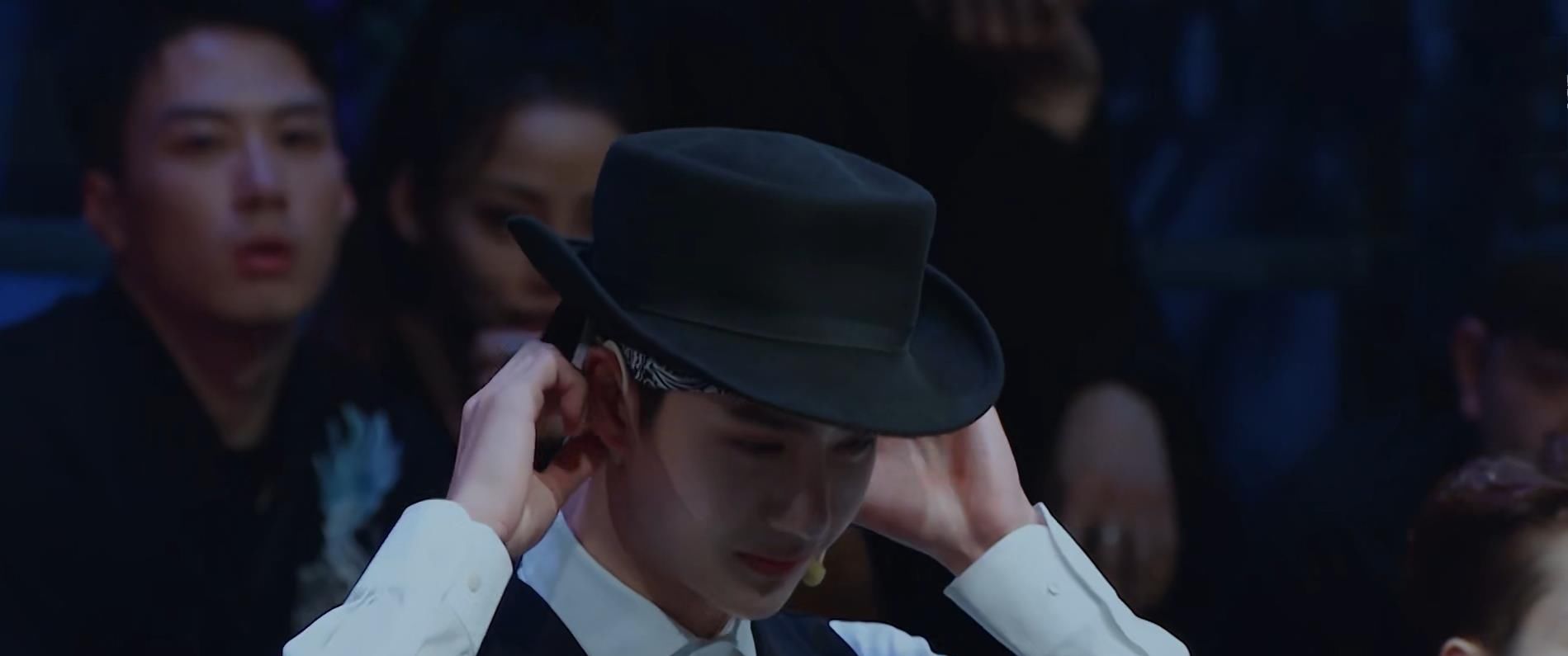  战队|《街舞3》王一博带伤上场, 表演高难度动作, 让战队10人全部晋级