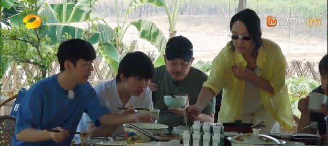  真的|周迅吃2碗饭不怕胖，宋威龙助薇娅卖水果，半小时卖570万元真的吗