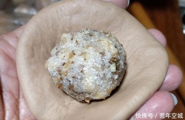 令人|独具风味的核桃面包，外观与口感都令人感叹，连吃5天都不够