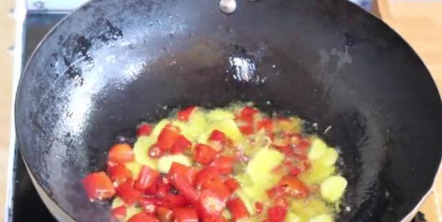  爽口|大厨手把手教你酸菜鱼的正宗做法，滑嫩鲜美，酸辣爽口，超级下饭