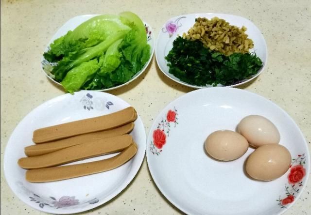 火腿肠|家庭版杂粮煎饼的好吃做法，酥脆可口，比外面买的还好吃。