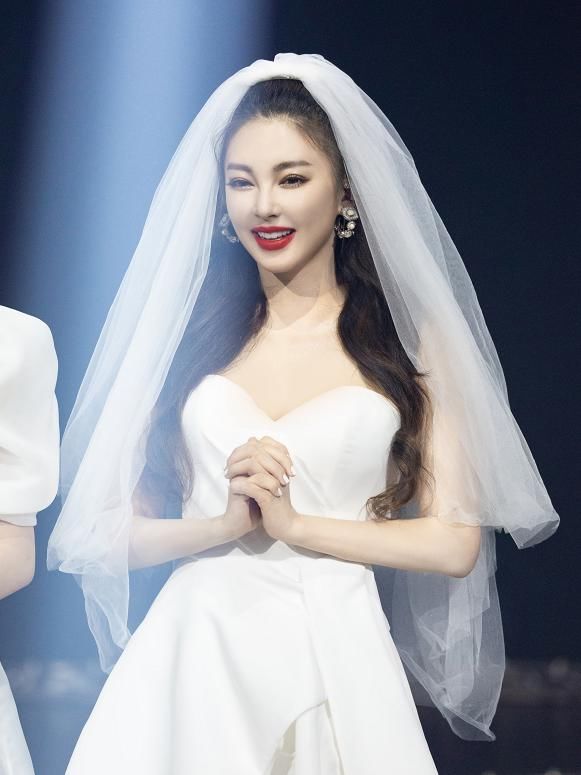  排名|《乘风破浪的姐姐》总决赛排名再次变动，宁静被踢出前3，而她逆袭成第1