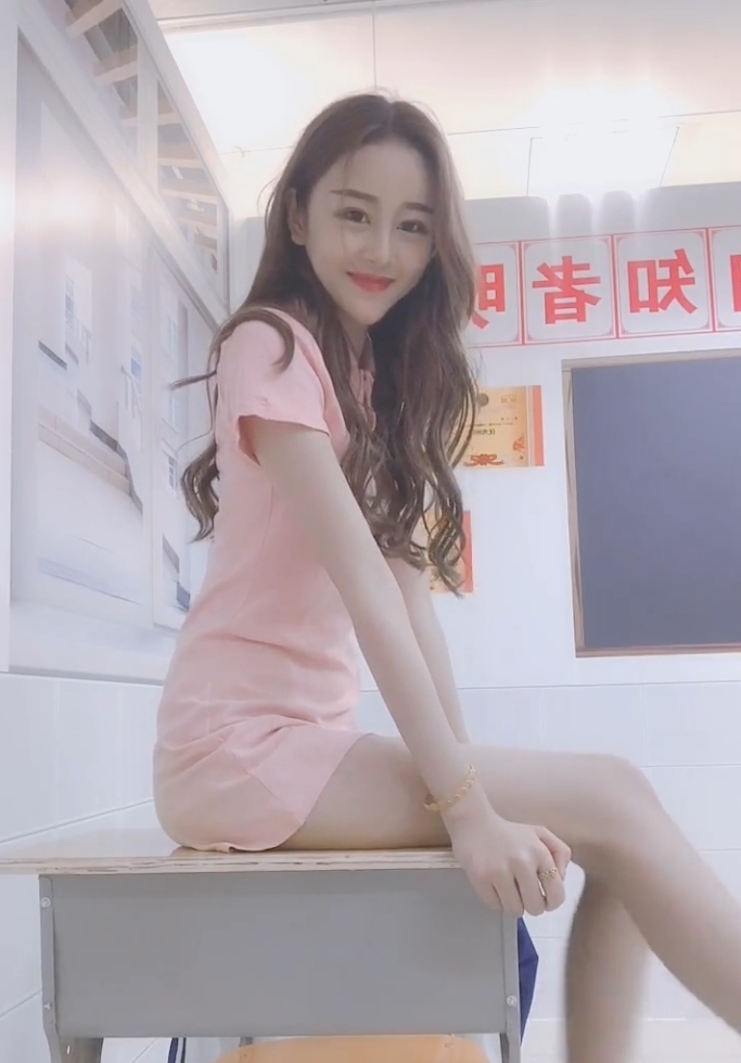 没直|你的腿是很白也没直,但请你穿好校服行吗?