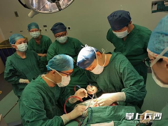  帅小伙|22岁帅小伙遭车祸多处骨折致毁容，湘雅多学科专家用3D打印技术一次性助其恢复原貌