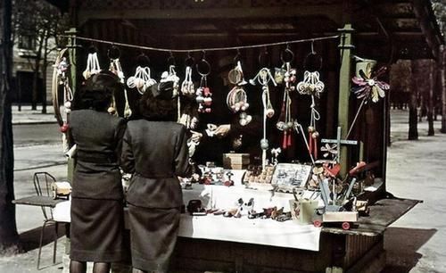 香榭丽舍的大街上|老照片：1940—1944，德军占领下的法国巴黎，图2凯旋门大阅兵