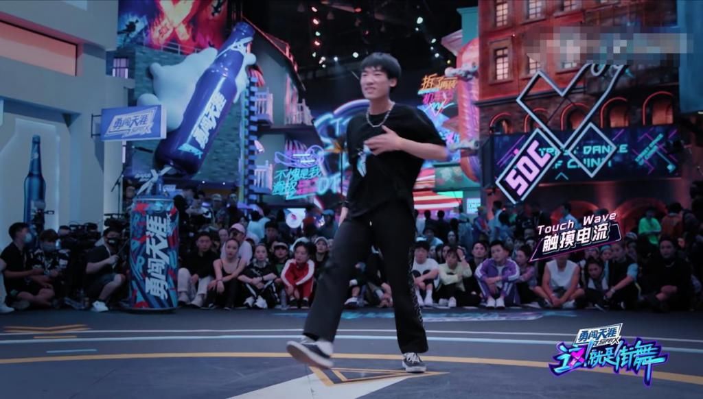  街舞|《街舞3》王嘉尔赛道出现黑马，无人认识却燃爆全场！