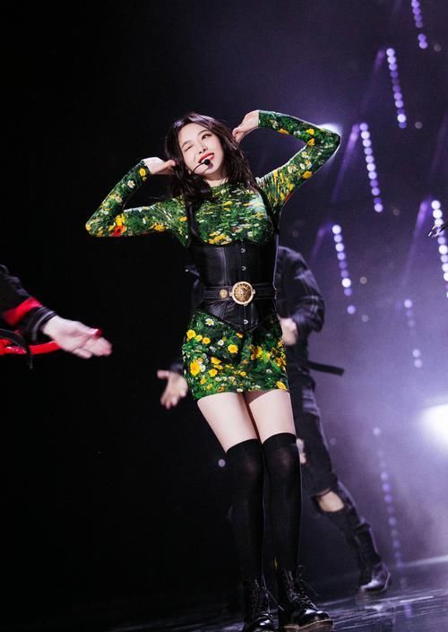  热舞|宋茜穿紧身包臀裙热舞，魅力四射曲线曼妙，“姐姐kill”太强了！