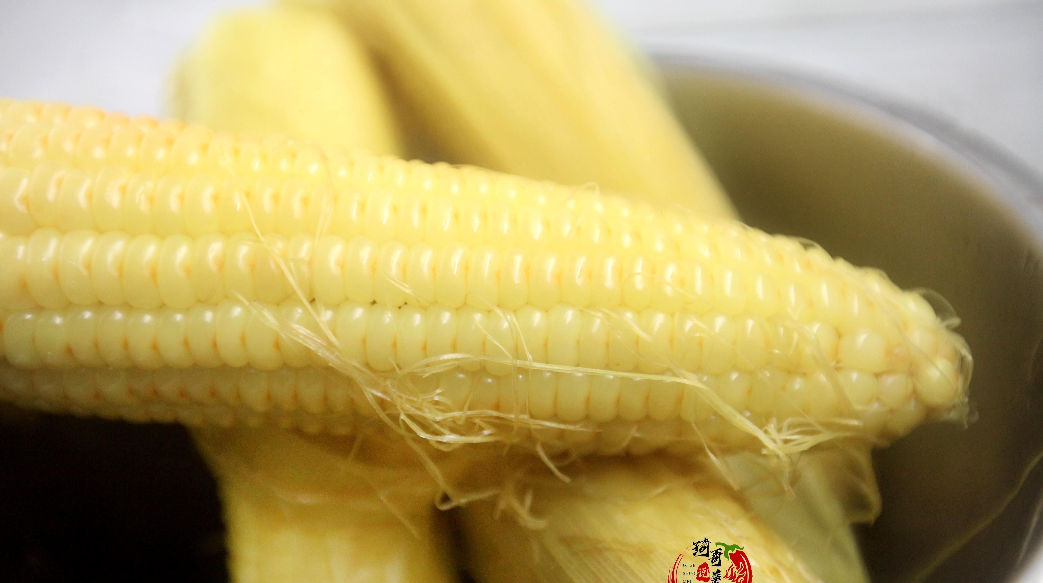  软嫩|煮玉米时，忌讳清水下锅，多加这2样，熟得快，香甜软嫩更营养