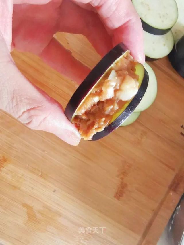 酥脆|酥脆炸茄盒:金黄酥脆,鲜香味美,上桌就光盘