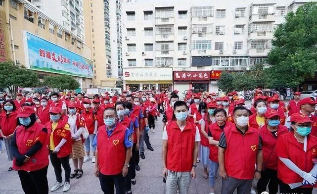逻街|文明创建新洲在行动|阳逻街：流动的“红马甲”，靓丽的风景线