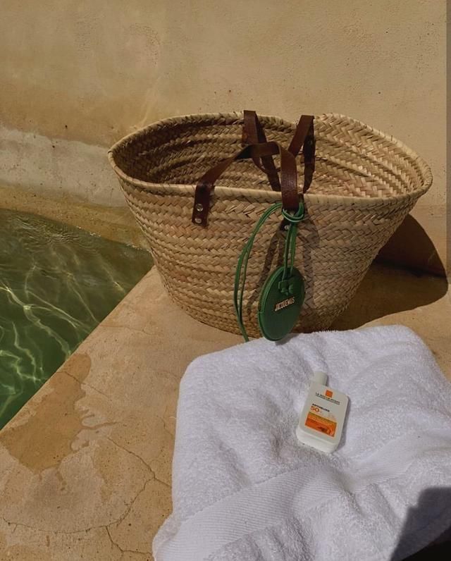  夏季|夏季超火的藤编包，就连明星都爱不释手，在这三个场合背很惊艳