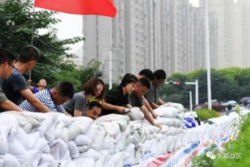  女兵|这个女兵了不起，休假期间转战多个点位抗洪！