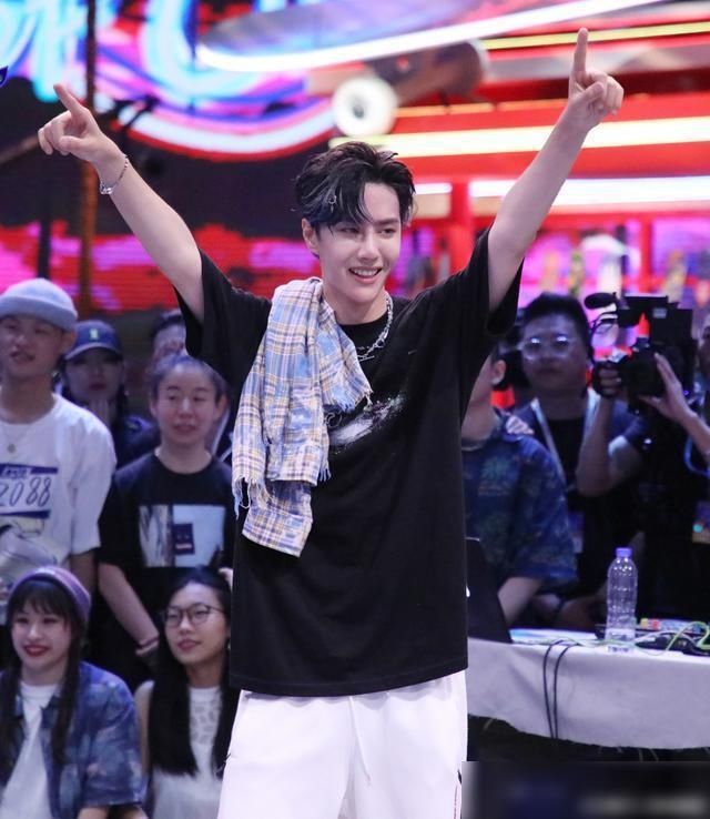  辛苦|《这街》王一博赢过王嘉尔，却输给张艺兴，网友：钟汉良辛苦了