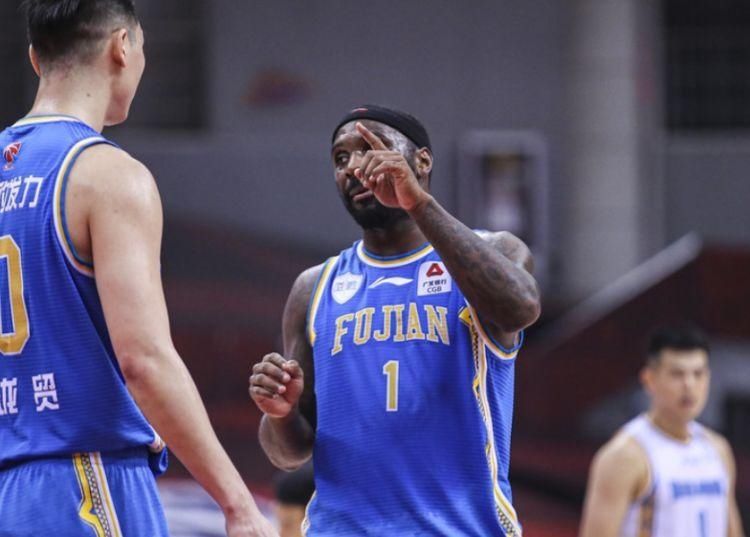  黑马|CBA最大黑马32分溃败！从倒2逆袭进8强，却遭惨痛失败，必须变了