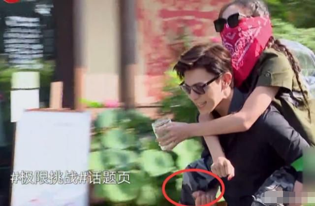 雪儿|极挑收官,岳云鹏紧搂孔雪儿引争议,邓伦背谢可寅的姿势太圈粉