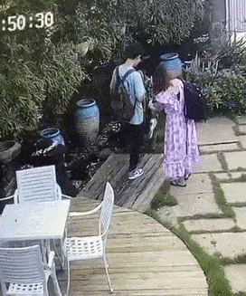 母子|“熊孩子”景区破坏仙人掌,母亲辩解称其年纪尚小,网友:巨婴?