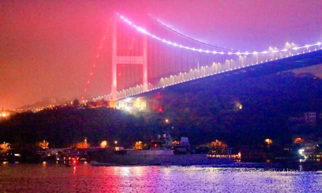 自由航行|英舰队气势汹汹逼近，俄果断在英吉利海峡出手，美感慨全球仅此一国