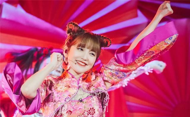 扇子|《浪姐》同样是舞台失误,为什么金莎被淘汰,宁静却拿了第一?