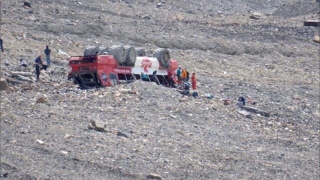  旅游|加拿大旅游大巴冰川公园翻车 3游客当场丧生14人命危