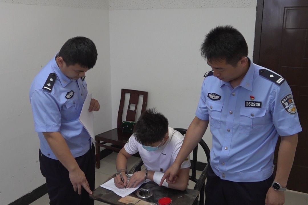  敲诈勒索|引以为戒！女孩给“网恋对象”发裸照却遭敲诈勒索