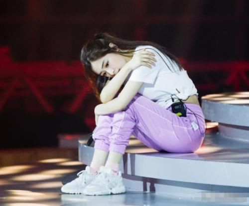 拒绝|张含韵solo非洲舞拿第一被质疑不公,张萌拒绝花钱投票:姐的目标是挣钱