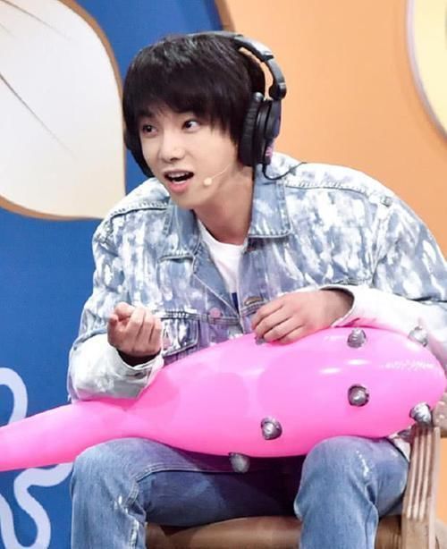 朱正廷|172cm的华晨宇和183的朱正廷,穿同一件外套,你站哪边