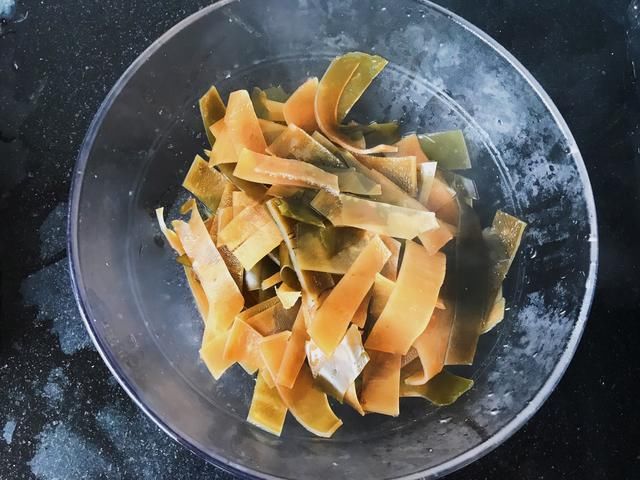  做法|海带最新做法，不炖不煮，让你吃了就上瘾，每次都做一锅不够吃