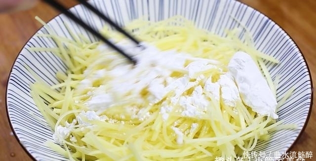 大厨|大厨教你土豆最好吃的做法,简单一做,比肉都香,上桌就光盘