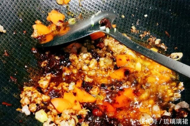 特别|麻婆豆腐,色泽鲜艳,软嫩多汁,味道鲜美,吃了还想吃