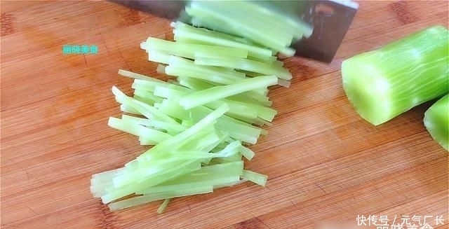 做法|莴笋最简单好吃的做法,不用炒不水煮,清脆又爽口,全家人的最爱