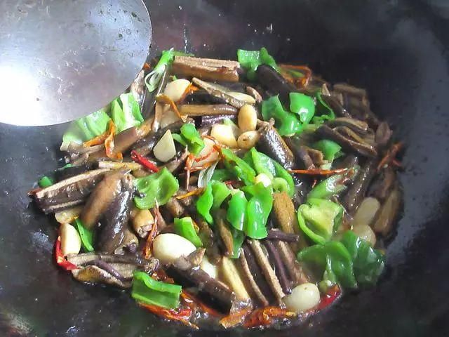  少许|红烧蒜子鳝鱼，自己动手做同样很美味！