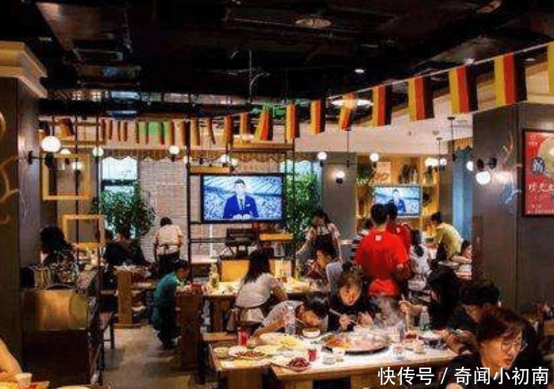 菜单|父女两人饭店吃饭，只点了三道菜，老板看到菜单，借机去报了警